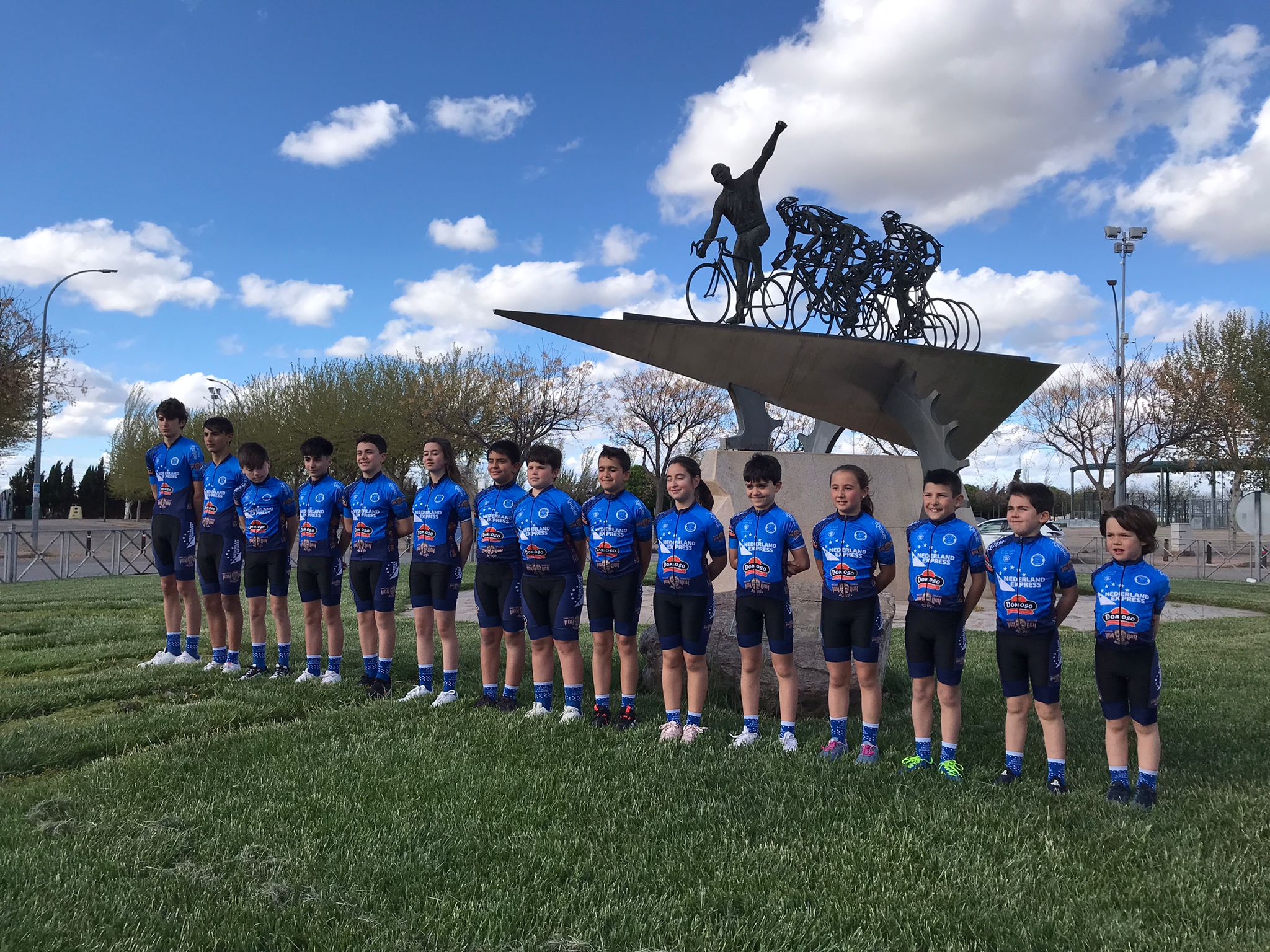 Quince chicos y chicas componen el nuevo equipo de Escuelas del Club Ciclista Almagreño 